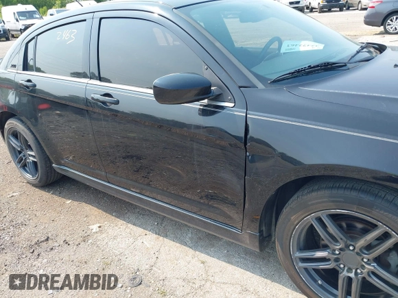 2014 Chrysler 200 Limited z VIN 1C3CCBCG7EN186773, wystawiony jako IAAI lot #42472463 z przebiegiem 131 327 mil mil oraz . Historia ofert i sprzedaży dostępna na DreamBid. Obrazek 6.
