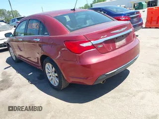 2013 Chrysler 200 Limited with VIN 1C3CCBCGXDN528375, listed as a IAAI auction lot 42095856 with 182,008 mi miles. Bid and sale history available at carsss.com. Image 3.