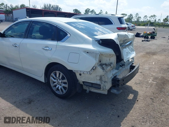 2015 Nissan Altima 2.5 SV with VIN 1N4AL3AP6FC434347, listed as a IAAI auction lot 42058176 with 131,022 mi miles. Bid and sale history available at carsss.com. Image 6.