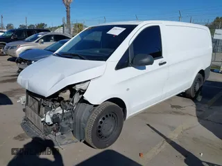2019 Mercedes-Benz Metris Cargo z VIN WD3PG2EAXK3530575, wystawiony jako IAAI lot #41813709 z przebiegiem 136 174 mil mil oraz . Historia ofert i sprzedaży dostępna na DreamBid. Obrazek 2.