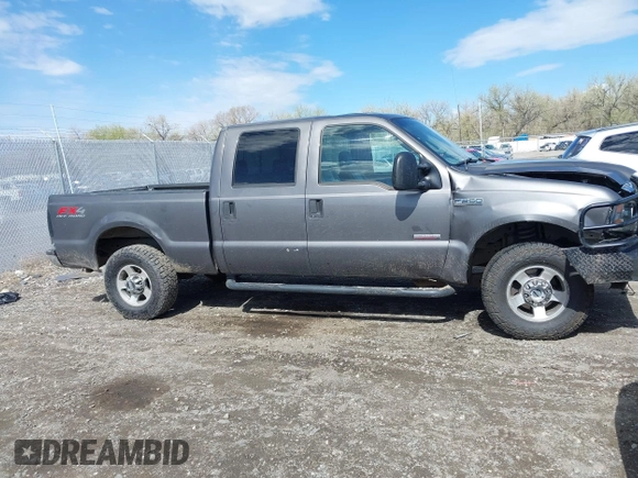 2005 Ford F-250 XL z VIN 1FTSW21P75EA97710, wystawiony jako IAAI lot #42157139 z przebiegiem 182 470 mil mil oraz . Historia ofert i sprzedaży dostępna na DreamBid. Obrazek 13.