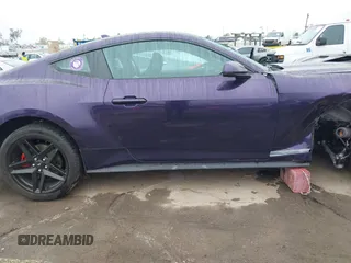 2024 Ford Mustang EcoBoost z VIN 1FA6P8TH4R5118287, wystawiony jako IAAI lot #41879332 z przebiegiem 18 301 mil mil oraz . Historia ofert i sprzedaży dostępna na DreamBid. Obrazek 13.