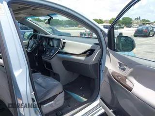 2015 Toyota Sienna XLE с VIN 5TDYK3DC3FS537633, выставлен на аукционе IAAI как лот 42534653 с пробегом 250 730 миль миль и . История ставок и продаж доступна на DreamBid. Изображение 5.