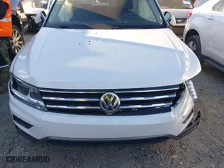 2020 Volkswagen Tiguan S with VIN 3VV0B7AX1LM155996, listed as a IAAI auction lot 41632155 with 76,000 mi miles. Bid and sale history available at carsss.com. Image 6.