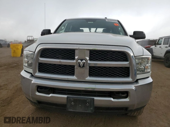 2018 Ram 2500 Tradesman z VIN 3C6UR5HJ0JG279228, wystawiony jako Copart lot #65447575 z przebiegiem 106 614 mil mil oraz Czysty tytuł • Clean title. Historia ofert i sprzedaży dostępna na DreamBid. Obrazek 5.