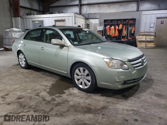 2006 Toyota Avalon XL z VIN 4T1BK36B46U090893, wystawiony jako Copart lot #60064325 z przebiegiem 142 546 mil mil oraz Czysty tytuł • Clean title. Historia ofert i sprzedaży dostępna na DreamBid. Obrazek 4.