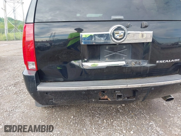2007 Cadillac Escalade z VIN 1GYFK63837R400983, wystawiony jako IAAI lot #42211005 z przebiegiem 181 006 mil mil oraz . Historia ofert i sprzedaży dostępna na DreamBid. Obrazek 6.