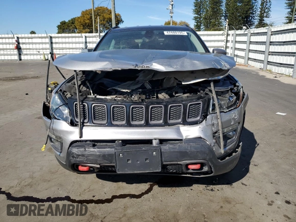 2020 Jeep Compass Trailhawk z VIN 3C4NJDDB9LT106573, wystawiony jako Copart lot #47480195 z przebiegiem 87 935 mil mil oraz Nie do naprawy • Non repairable. Historia ofert i sprzedaży dostępna na DreamBid. Obrazek 5.