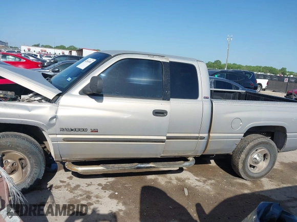 2000 Dodge 1500 with VIN 3B7HC13Y0YM223231, listed as a IAAI auction lot 42001081 with 150,878 mi miles. Bid and sale history available at carsss.com. Image 14.