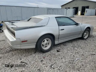1986 Pontiac Firebird Trans Am z VIN 1G2FW87F8GL239553, wystawiony jako Copart lot #78263424 z przebiegiem 65 161 mil mil oraz Tytuł czysty. Historia ofert i sprzedaży dostępna na DreamBid. Obrazek 3.