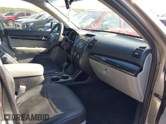 2011 Kia Sorento LX with VIN 5XYKT4A13BG159218, listed as a IAAI auction lot 42049629 with 155,675 mi miles. Bid and sale history available at carsss.com. Image 5.