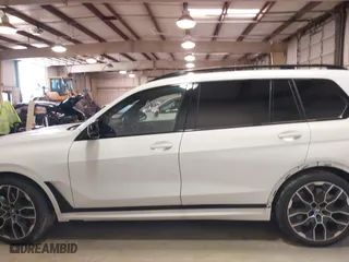 2024 BMW X7 M60i with VIN 5UX33EM04R9T72699, listed as a IAAI auction lot 41296464 with 39,785 mi miles. Bid and sale history available at carsss.com. Image 15.