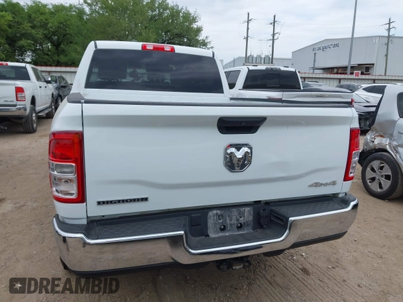 2024 Ram 2500 Big Horn with VIN 3C6UR5DJ1RG249902, listed as a IAAI auction lot 42043924 with 21,560 mi miles. Bid and sale history available at carsss.com. Image 17.