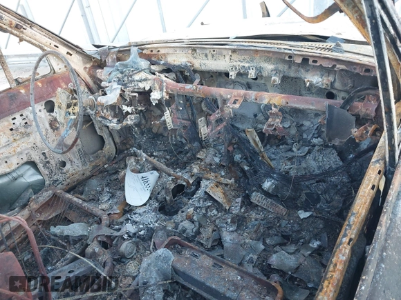 1994 Toyota Pickup DLX z VIN JT4VN13DXR5147115, wystawiony jako IAAI lot #41633548 z przebiegiem Nie podano mil oraz . Historia ofert i sprzedaży dostępna na DreamBid. Obrazek 5.