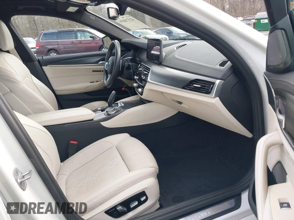 2021 BMW 5 Series M550i xDrive z VIN WBA13BK09MCF05866, wystawiony jako IAAI lot #41574859 z przebiegiem 37 822 mil mil oraz . Historia ofert i sprzedaży dostępna na DreamBid. Obrazek 5.