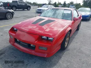 1986 Chevrolet Camaro Z28 Sport z VIN 1G1FP87F3GL117622, wystawiony jako IAAI lot #42837661 z przebiegiem 71 765 mil mil oraz . Historia ofert i sprzedaży dostępna na DreamBid. Obrazek 6.