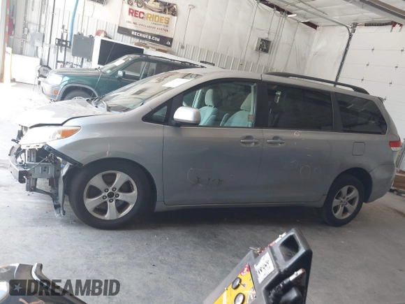 2012 Toyota Sienna LE AAS с VIN 5TDKK3DC4CS226830, выставлен на аукционе IAAI как лот 42550013 с пробегом 211 777 миль миль и . История ставок и продаж доступна на DreamBid. Изображение 14.