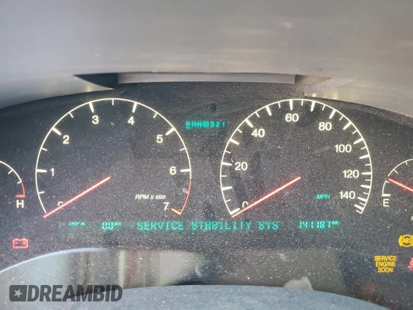 2001 Cadillac DeVille DHS z VIN 1G6KE57Y31U229255, wystawiony jako Copart lot #75101214 z przebiegiem 141 187 mil mil oraz Czysty tytuł • Clean title. Historia ofert i sprzedaży dostępna na DreamBid. Obrazek 9.