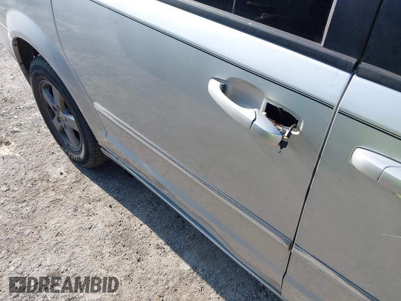 2009 Dodge Grand Caravan SXT z VIN 2D8HN54189R671683, wystawiony jako IAAI lot #42350455 z przebiegiem 220 306 mil mil oraz . Historia ofert i sprzedaży dostępna na DreamBid. Obrazek 6.