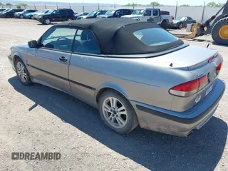 2002 Saab 9-3 z VIN YS3DF75K227014231, wystawiony jako IAAI lot #42305591 z przebiegiem 145 813 mil mil oraz . Historia ofert i sprzedaży dostępna na DreamBid. Obrazek 3.