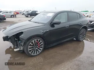 2023 Maserati Grecale Modena z VIN ZN682AVM6P7413121, wystawiony jako IAAI lot #42092049 z przebiegiem 8 132 mil mil oraz . Historia ofert i sprzedaży dostępna na DreamBid. Obrazek 18.