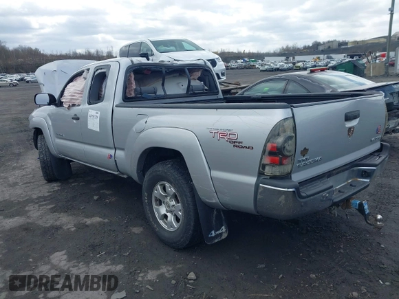 2010 Toyota Tacoma z VIN 5TEUU4ENXAZ736110, wystawiony jako IAAI lot #41951329 z przebiegiem 243 221 mil mil oraz . Historia ofert i sprzedaży dostępna na DreamBid. Obrazek 3.