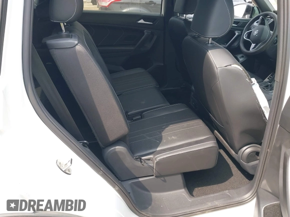 2024 Volkswagen Tiguan SE R-Line Black z VIN 3VVCB7AX3RM111987, wystawiony jako IAAI lot #42148019 z przebiegiem 6 455 mil mil oraz . Historia ofert i sprzedaży dostępna na DreamBid. Obrazek 8.