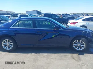 2015 Chrysler 300 Limited z VIN 2C3CCAAG7FH845569, wystawiony jako IAAI lot #41639729 z przebiegiem 196 672 mil mil oraz . Historia ofert i sprzedaży dostępna na DreamBid. Obrazek 14.