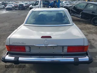 1988 Mercedes-Benz 560 with VIN WDBBA48D4JA080448, listed as a IAAI auction lot 40978039 with 40,237 mi miles. Bid and sale history available at carsss.com. Image 16.
