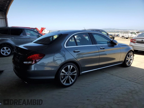 2018 Mercedes-Benz C 300 z VIN 55SWF4JB1JU267830, wystawiony jako Copart lot #57092825 z przebiegiem 121 097 mil mil oraz Szkoda całkowita • Salvage title. Historia ofert i sprzedaży dostępna na DreamBid. Obrazek 3.