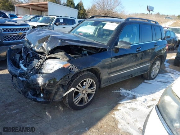 2015 Mercedes-Benz GLK-Class GLK 350 with VIN WDCGG8JB2FG438005, listed as a IAAI auction lot 41632090 with 60,389 mi miles. Bid and sale history available at carsss.com. Image 2.