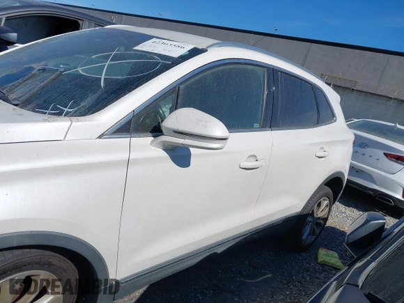 2019 Lincoln MKC Select with VIN 5LMCJ2C96KUL02641, listed as a IAAI auction lot 42303586 with 101,529 mi miles and . Bid and sale history available at DreamBid. Image 15.