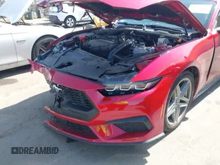 2024 Ford Mustang EcoBoost z VIN 1FA6P8TH2R5137890, wystawiony jako IAAI lot #41825638 z przebiegiem 6 144 mil mil oraz . Historia ofert i sprzedaży dostępna na DreamBid. Obrazek 12.