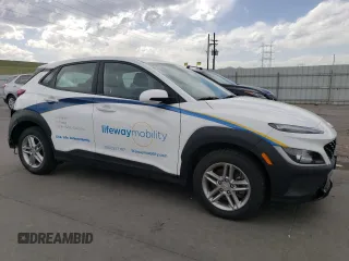 2022 Hyundai Kona SE z VIN KM8K2CAB8NU815630, wystawiony jako Copart lot #53125475 z przebiegiem 47 564 mil mil oraz Szkoda całkowita • Salvage title. Historia ofert i sprzedaży dostępna na DreamBid. Obrazek 4.