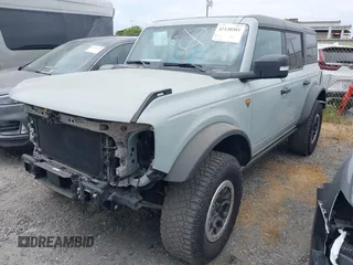 2023 Ford Bronco с VIN 1FMEE5DP0PLA97359, выставлен на аукционе IAAI как лот 42130581 с пробегом 32 335 миль миль и . История ставок и продаж доступна на DreamBid. Изображение 23.