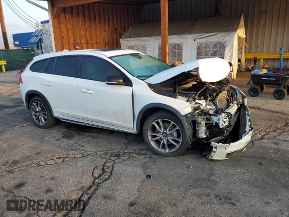 2015 Volvo V60 Cross Country T5 with VIN YV4612HK1F1001957, listed as a Copart auction lot 51150465 with 121,642 mi miles and Salvage Title. Bid and sale history available at carsss.com. Image 4.