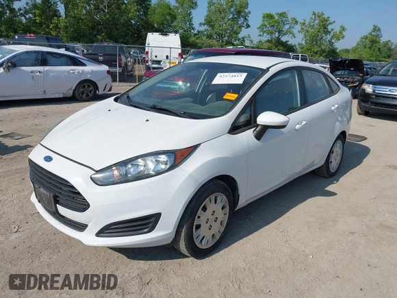 2014 Ford Fiesta S z VIN 3FADP4AJXEM211776, wystawiony jako IAAI lot #42574815 z przebiegiem 174 043 mil mil oraz . Historia ofert i sprzedaży dostępna na DreamBid. Obrazek 2.