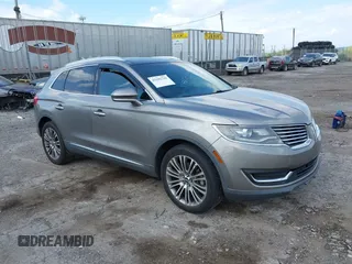 2016 Lincoln MKX Reserve z VIN 2LMTJ8LR5GBL77323, wystawiony jako IAAI lot #42182739 z przebiegiem 121 684 mil mil oraz . Historia ofert i sprzedaży dostępna na DreamBid. Obrazek 1.