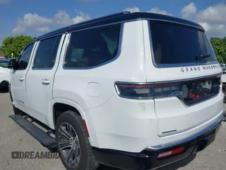 2023 Jeep Grand Wagoneer z VIN 1C4SJVEJ7PS570435, wystawiony jako IAAI lot #42289466 z przebiegiem Nie podano mil oraz . Historia ofert i sprzedaży dostępna na DreamBid. Obrazek 3.