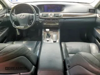 2013 Lexus LS 460 z VIN JTHBL5EF8D5119058, wystawiony jako Copart lot #56213275 z przebiegiem 159 151 mil mil oraz Szkoda całkowita • Salvage title. Historia ofert i sprzedaży dostępna na DreamBid. Obrazek 8.