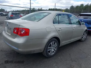 2005 Volkswagen Jetta 2.5L with VIN 3VWSG71K15M647327, listed as a IAAI auction lot 41982037 with 42,345 mi miles and . Bid and sale history available at DreamBid. Image 4.