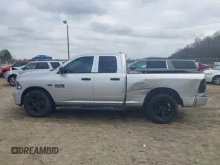 2018 Ram 1500 Tradesman z VIN 1C6RR7FT7JS204931, wystawiony jako IAAI lot #41520204 z przebiegiem 157 398 mil mil oraz . Historia ofert i sprzedaży dostępna na DreamBid. Obrazek 14.