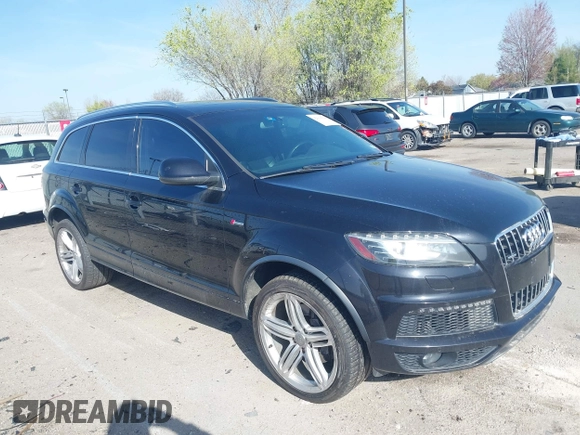 2013 Audi Q7 3.0T S line Prestige with VIN WA1DGAFE4DD012781, listed as a IAAI auction lot 42018030 with 144,986 mi miles. Bid and sale history available at carsss.com. Image 1.