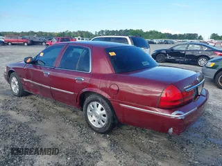 2004 Mercury Grand Marquis LS Premium z VIN 2MEFM75WX4X671041, wystawiony jako IAAI lot #42261517 z przebiegiem 107 182 mil mil oraz . Historia ofert i sprzedaży dostępna na DreamBid. Obrazek 3.