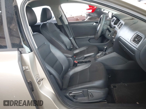 2014 Volkswagen Jetta SE with VIN 3VWD17AJ0EM309855, listed as a IAAI auction lot 42647609 with 111,603 mi miles and . Bid and sale history available at DreamBid. Image 5.