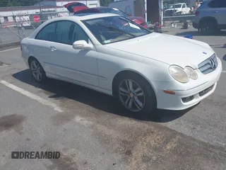 2008 Mercedes-Benz CLK 350 z VIN WDBTJ56H28F253753, wystawiony jako IAAI lot #42525405 z przebiegiem Nie podano mil oraz . Historia ofert i sprzedaży dostępna na DreamBid. Obrazek 1.
