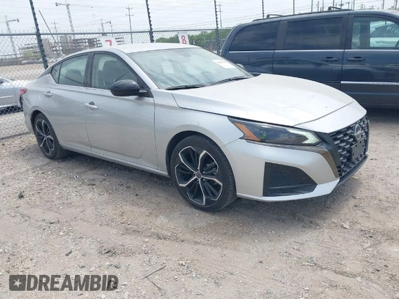 2024 Nissan Altima 2.5 SR with VIN 1N4BL4CV4RN360411, listed as a IAAI auction lot 42016732 with 27,967 mi miles. Bid and sale history available at carsss.com. Image 1.