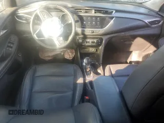 2021 Buick Encore GX Essence z VIN KL4MMFSL0MB179306, wystawiony jako Copart lot #87727245 z przebiegiem 70 332 mil mil oraz Nie do naprawy • Non repairable. Historia ofert i sprzedaży dostępna na DreamBid. Obrazek 8.