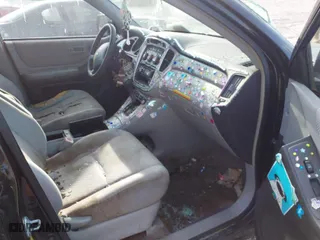 2007 Toyota Highlander with VIN JTEGD21A270158030, listed as a IAAI auction lot 41872550 with 261,250 mi miles. Bid and sale history available at carsss.com. Image 5.