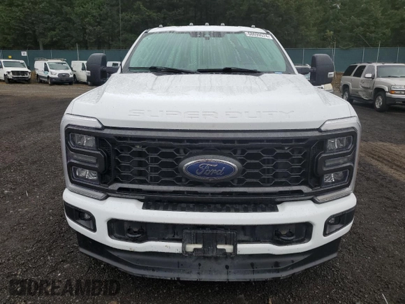 2023 Ford F-250 with VIN 1FT8X2BN0PEC27558, listed as a Copart auction lot 68699574 with 34,777 mi miles and Salvage title. Bid and sale history available at DreamBid. Image 5.